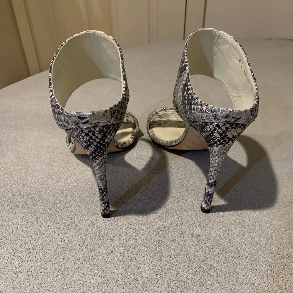 Stuart Weitzman Gray/Cream Snakeprint Leather Slide Sandals sz 9 M